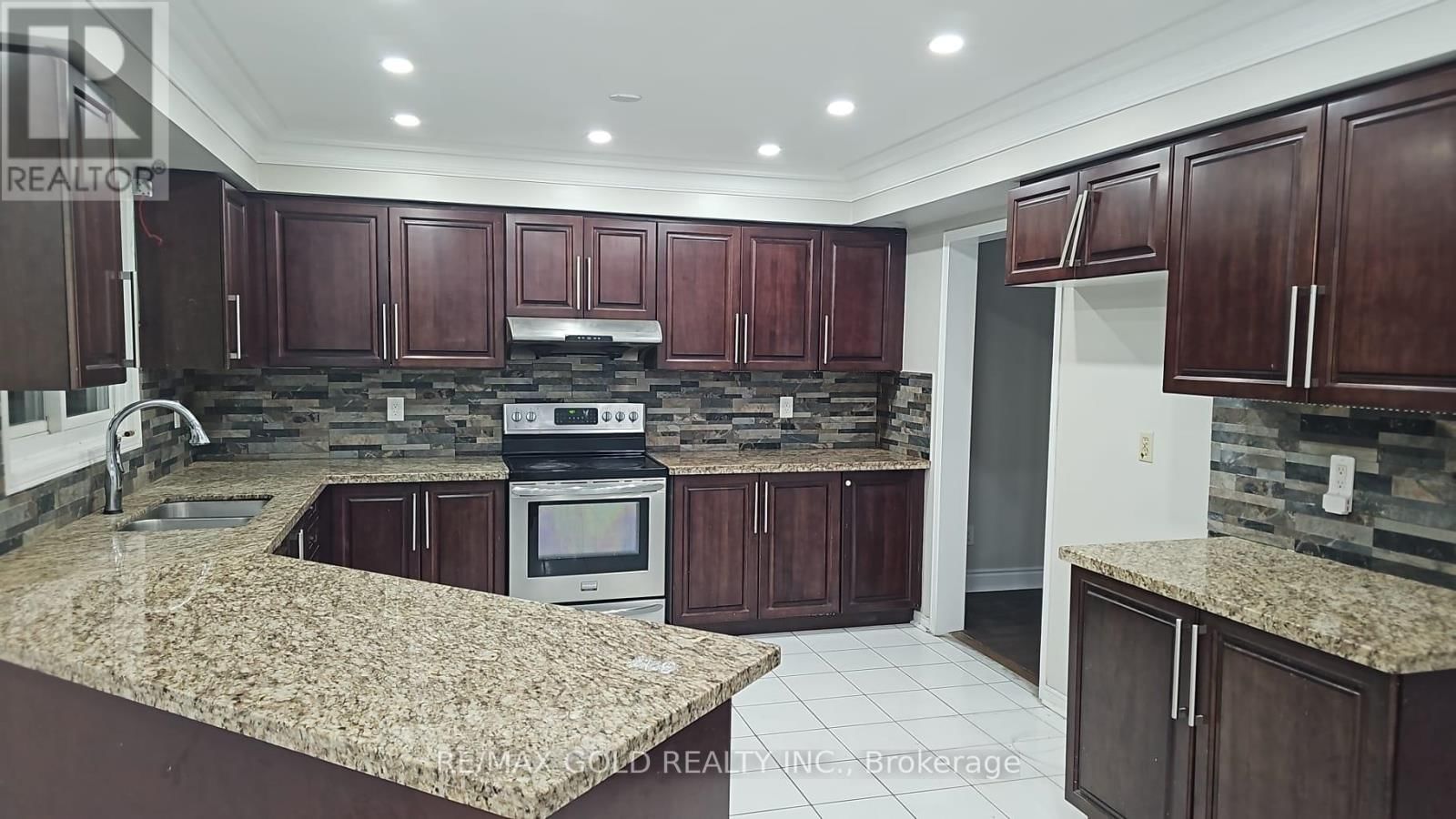 45 LIVINGSTON DRIVE Image 3