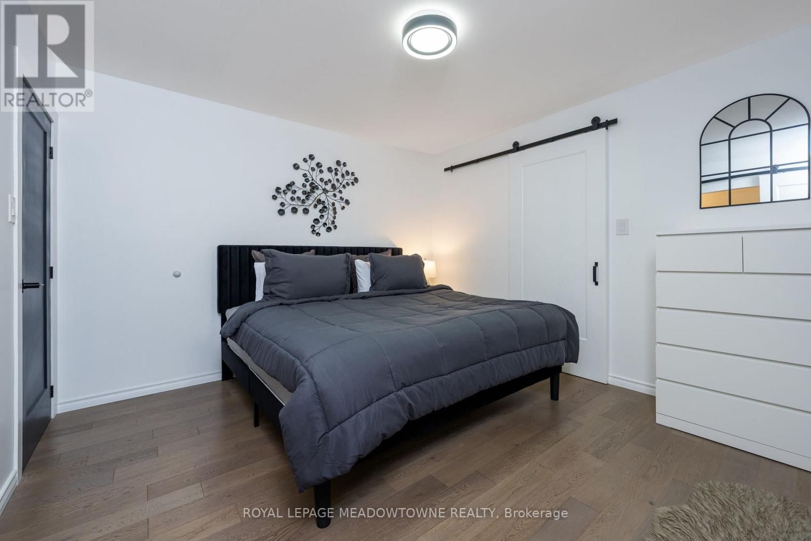 4 CHIPPER COURT Image 23