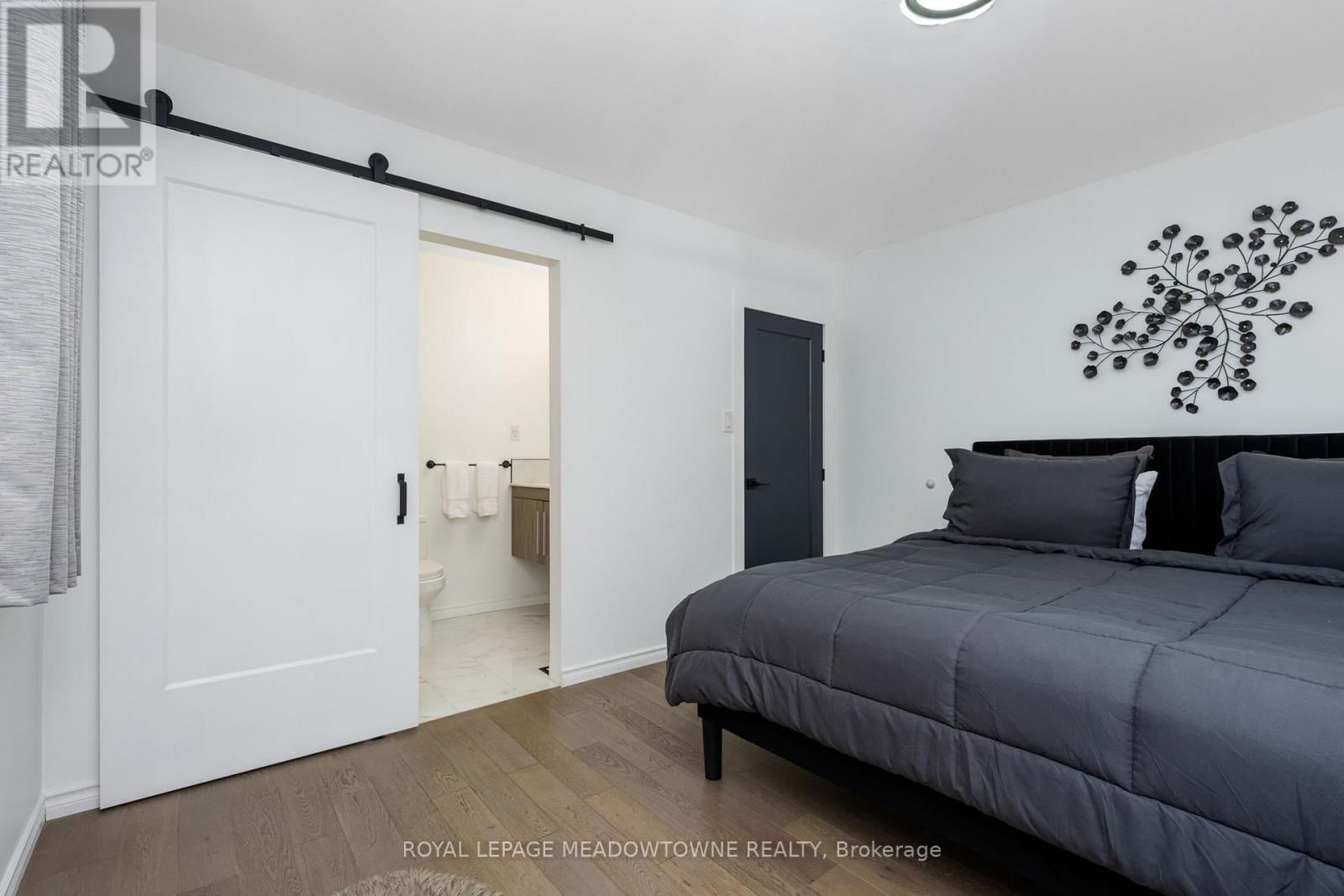 4 CHIPPER COURT Image 24