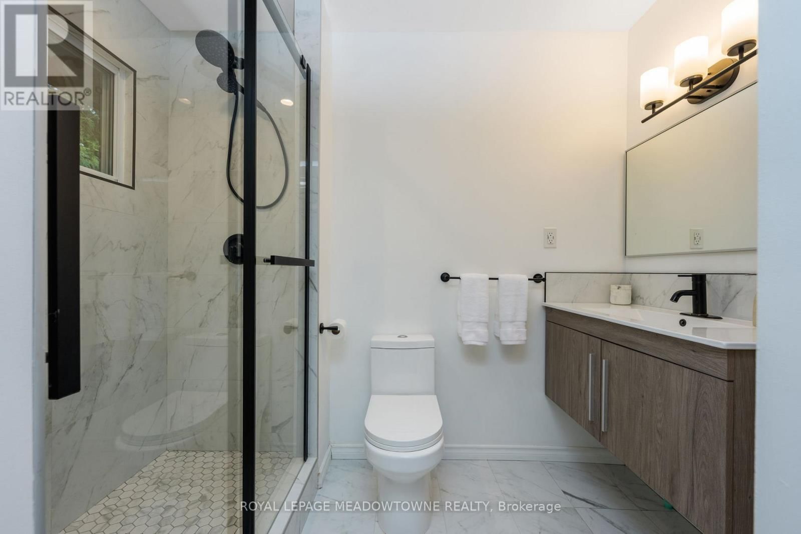 4 CHIPPER COURT Image 25