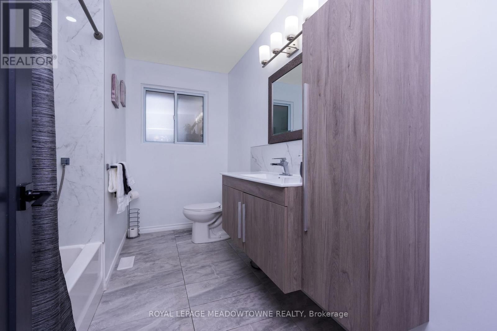 4 CHIPPER COURT Image 28