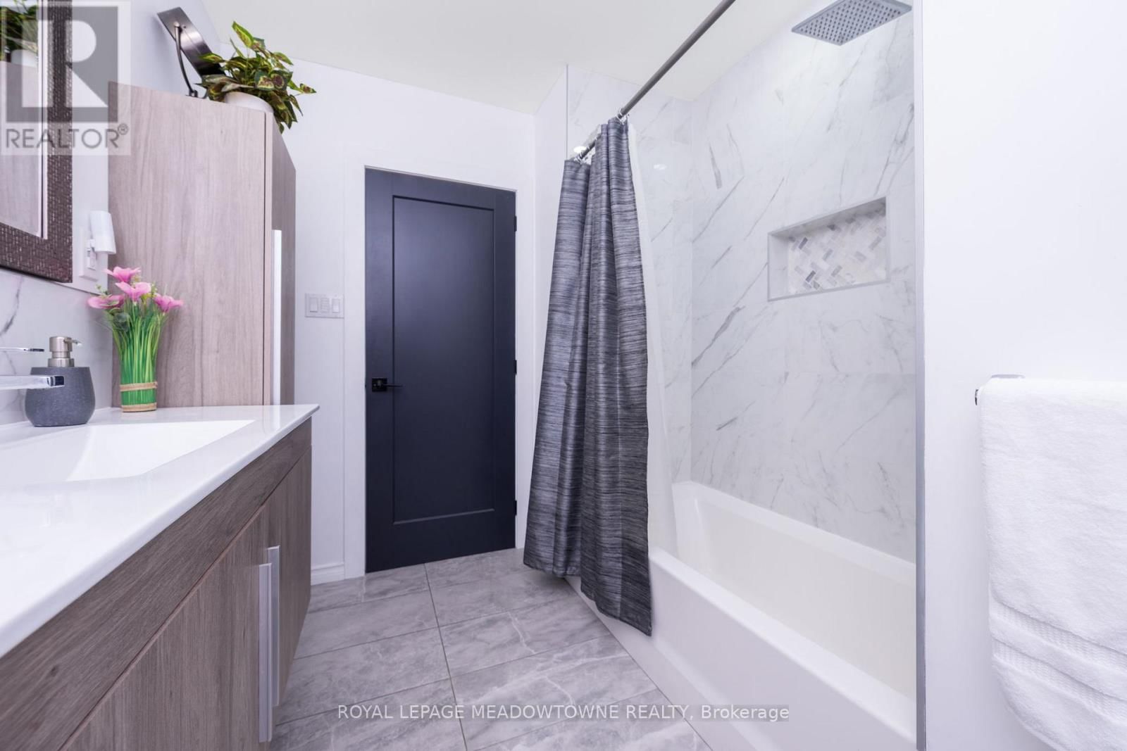 4 CHIPPER COURT Image 29