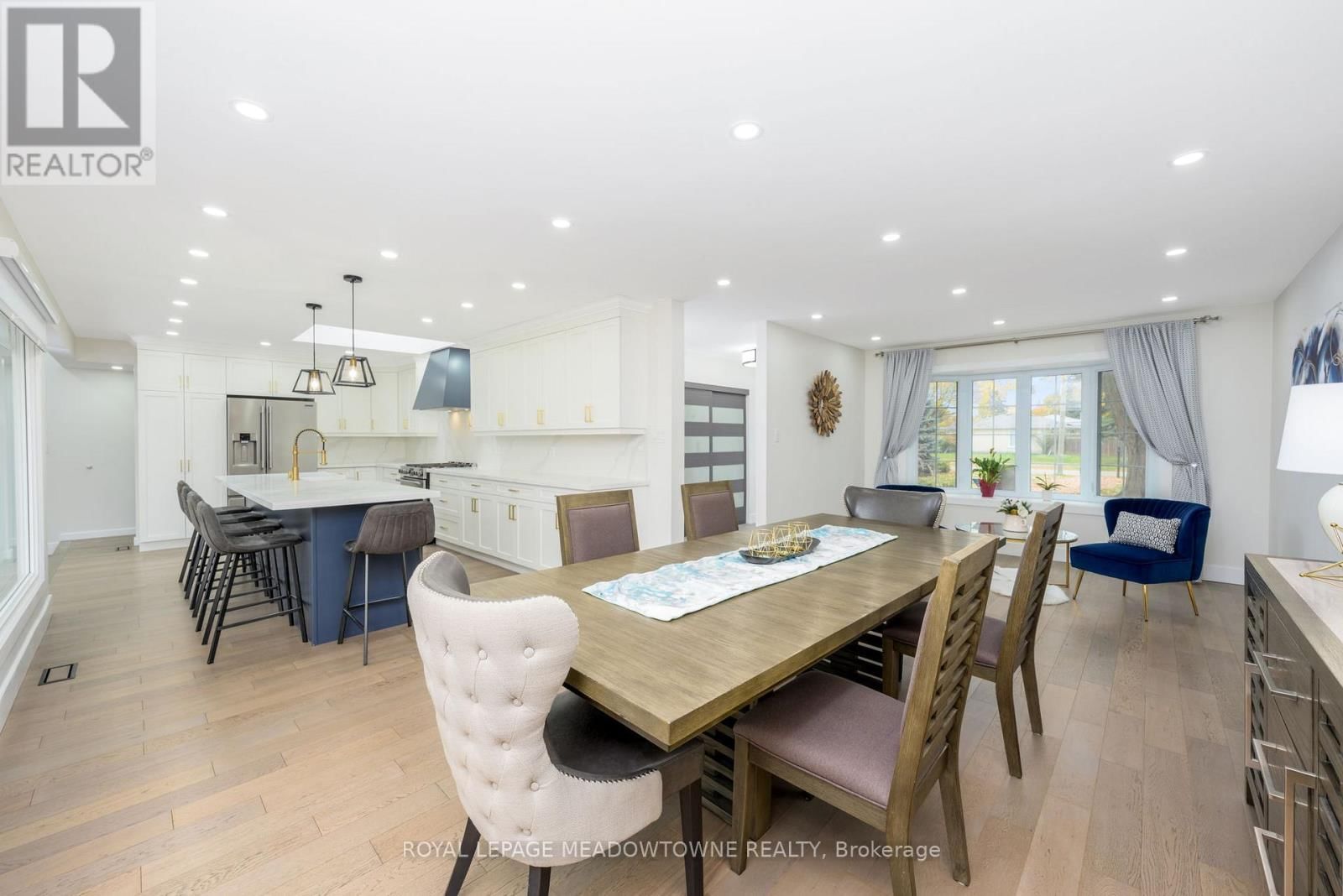 4 CHIPPER COURT Image 8