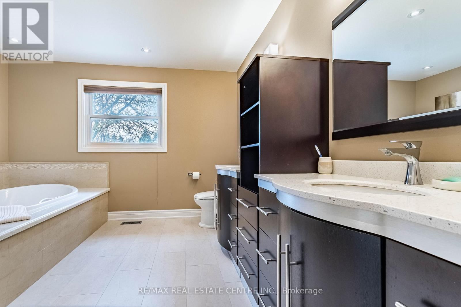 339 PARKLANE ROAD Image 30