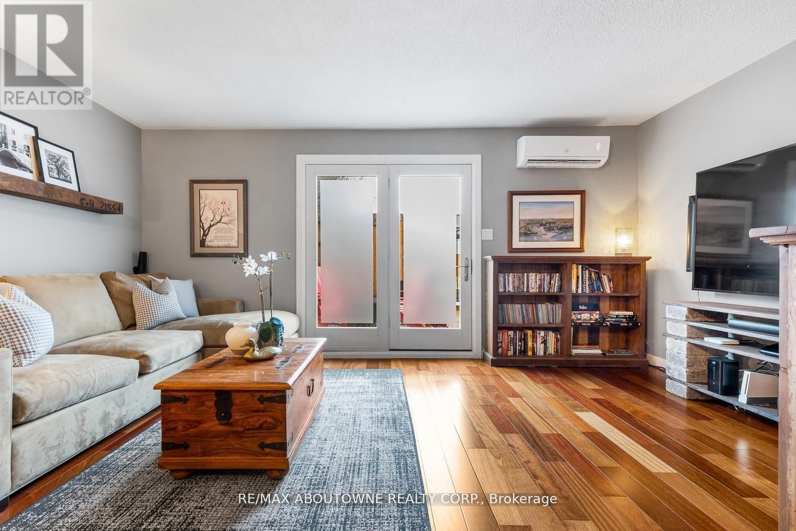 71 SARAH LANE Image 11