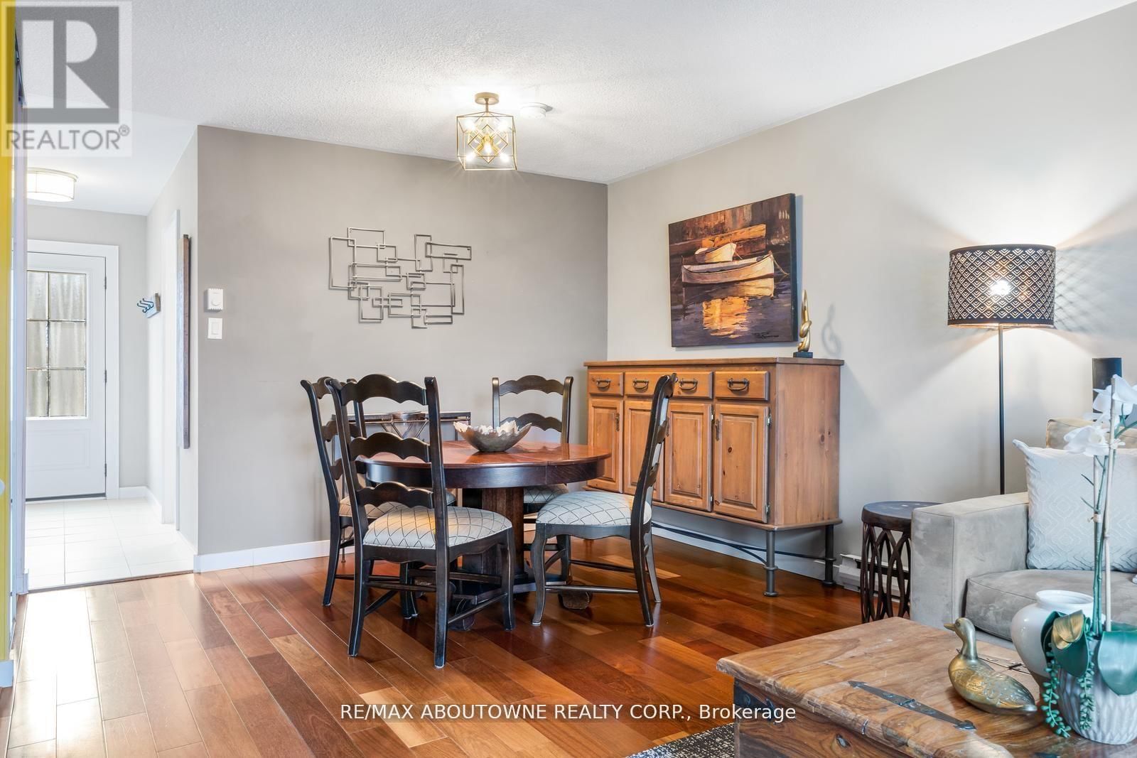 71 SARAH LANE Image 12