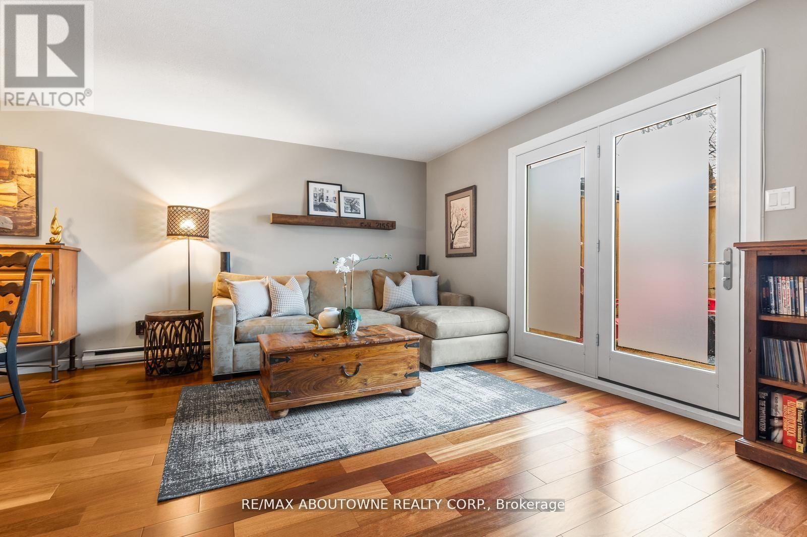 71 SARAH LANE Image 14