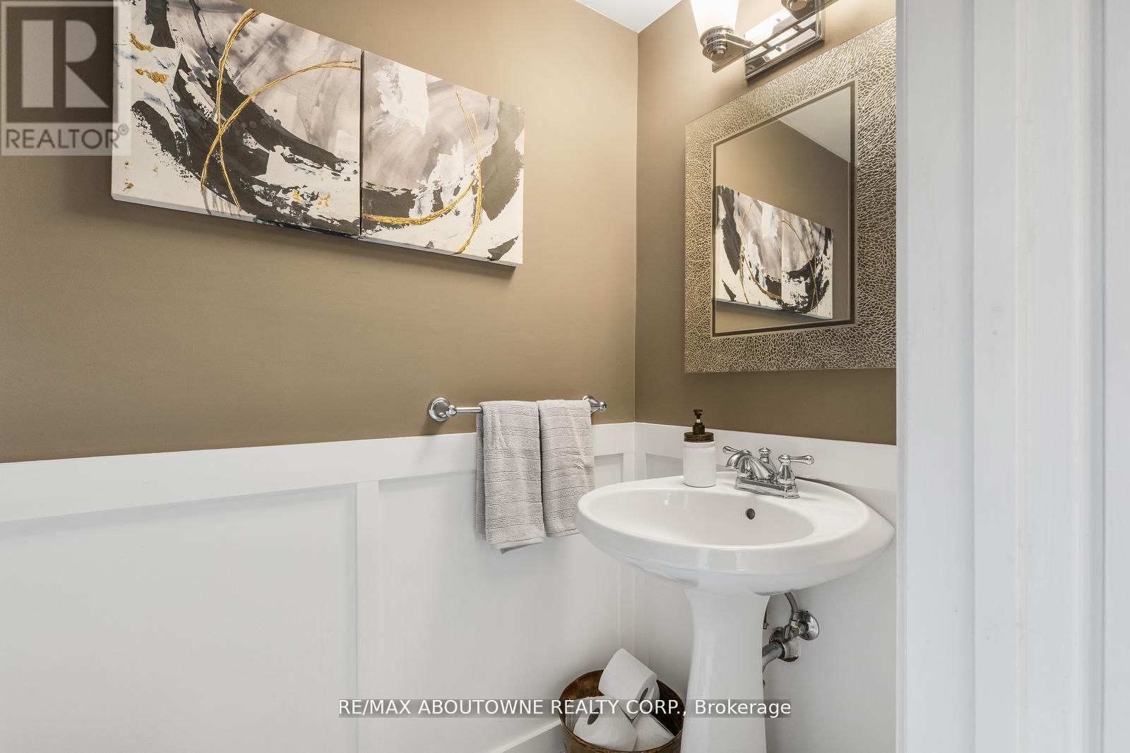 71 SARAH LANE Image 16