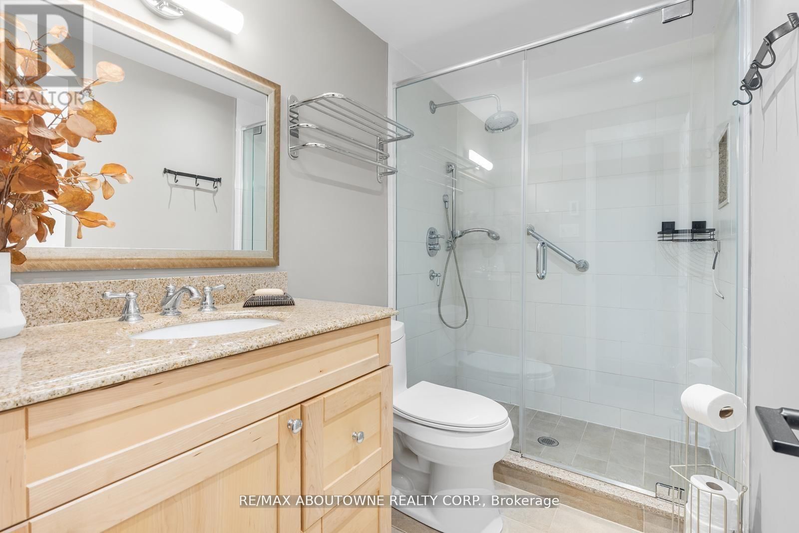 71 SARAH LANE Image 20