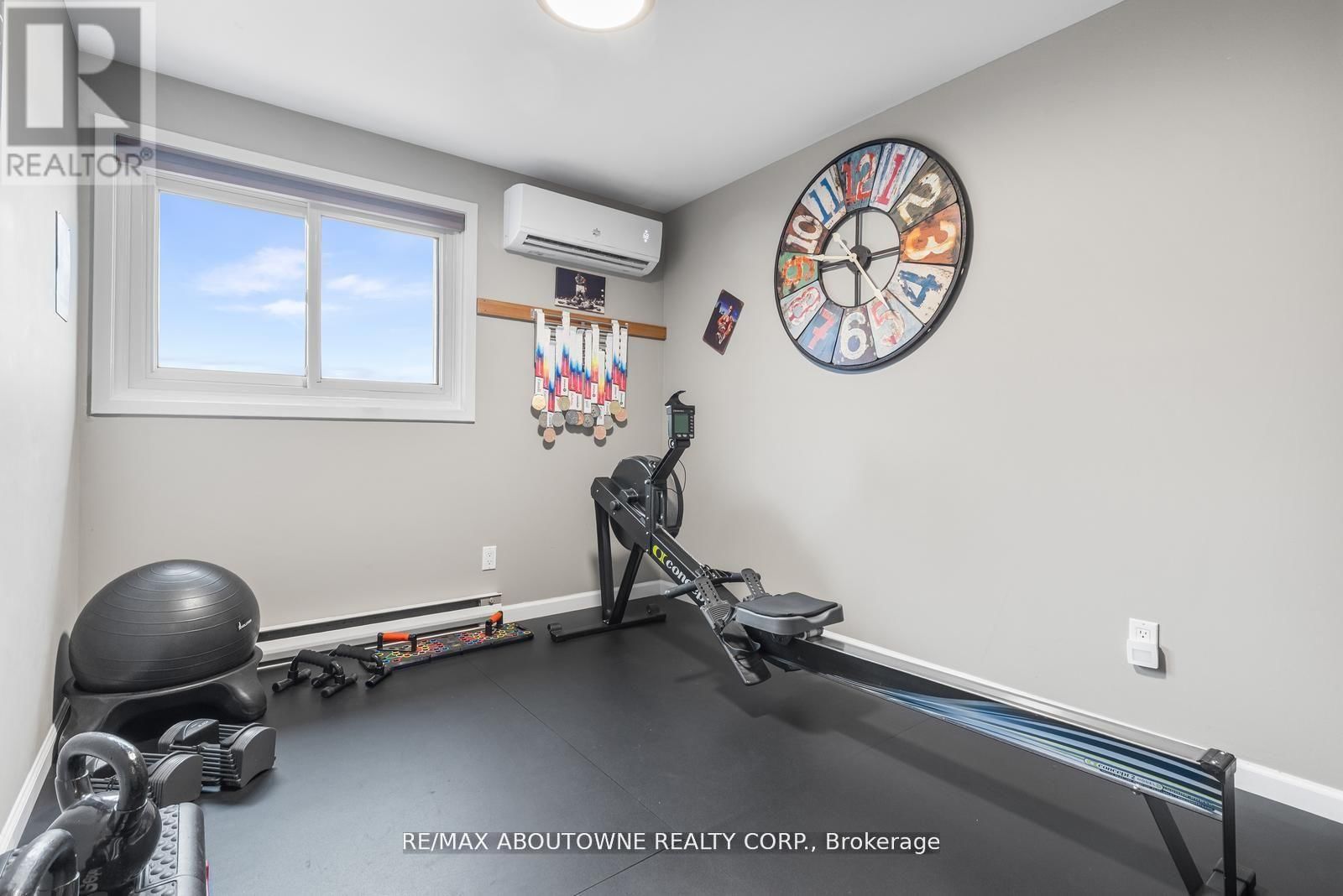 71 SARAH LANE Image 21