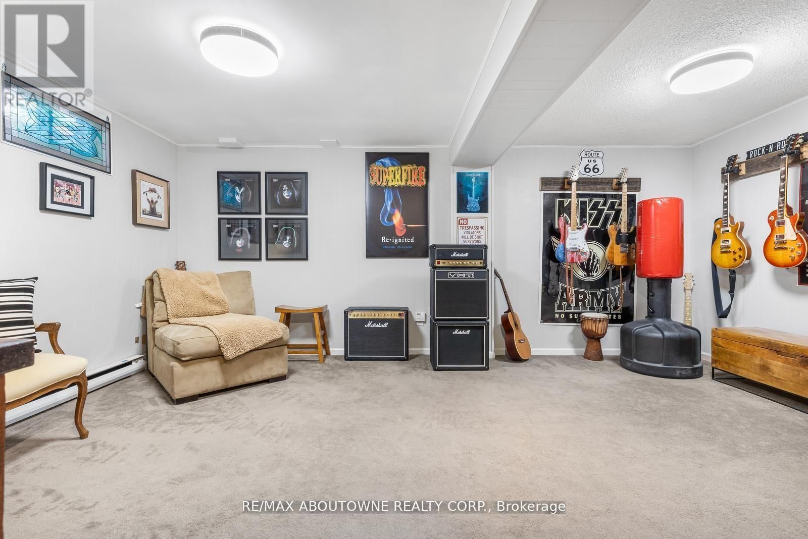 71 SARAH LANE Image 24