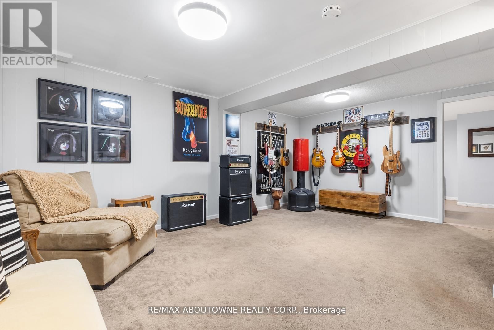 71 SARAH LANE Image 25