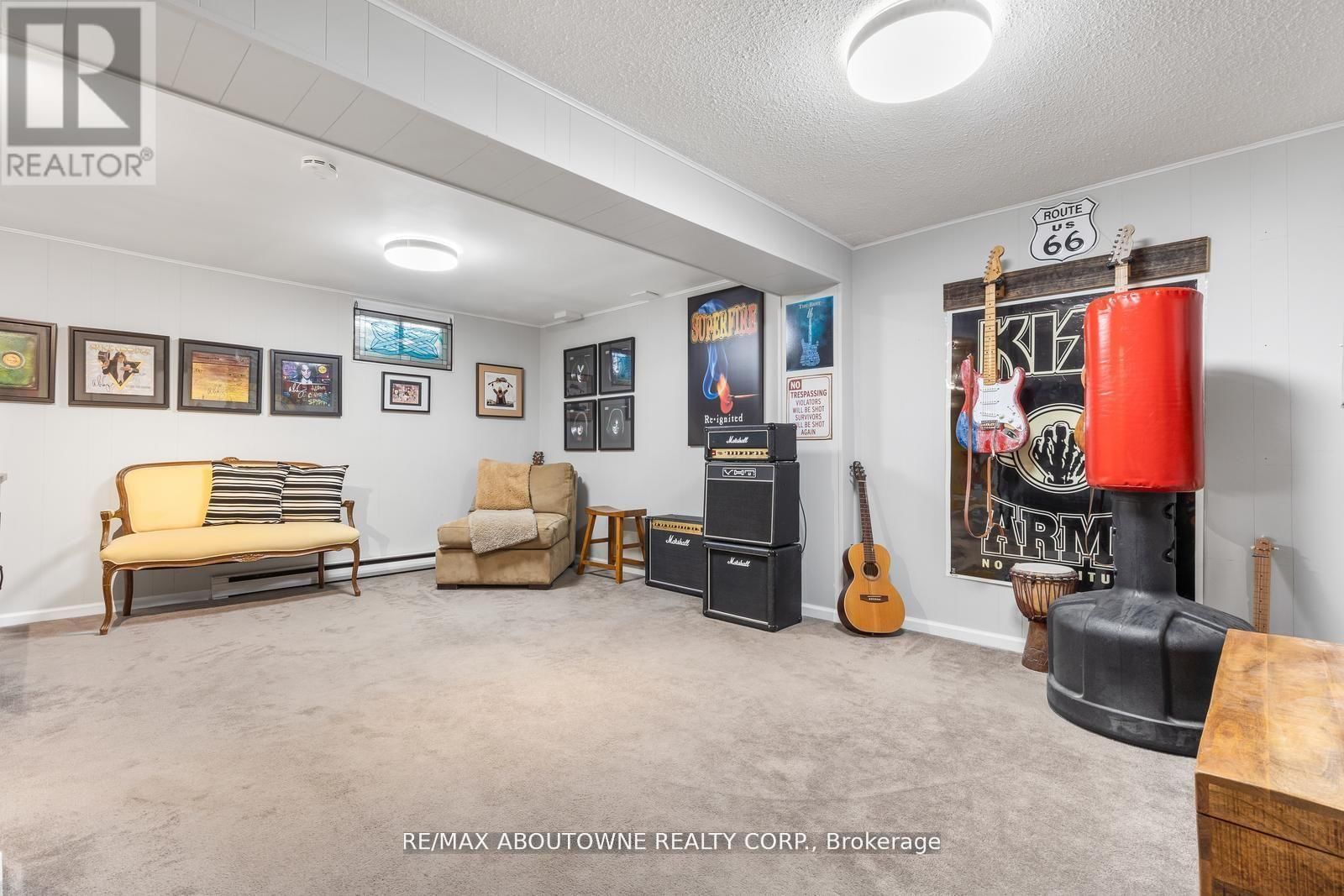 71 SARAH LANE Image 26