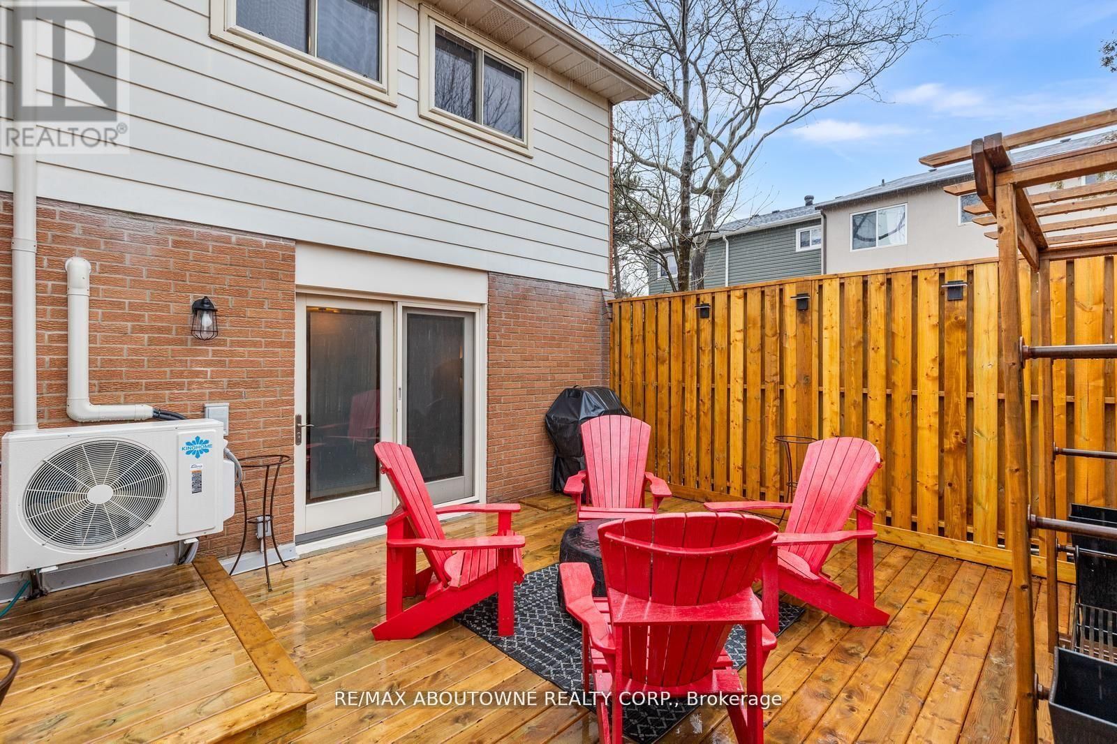 71 SARAH LANE Image 30