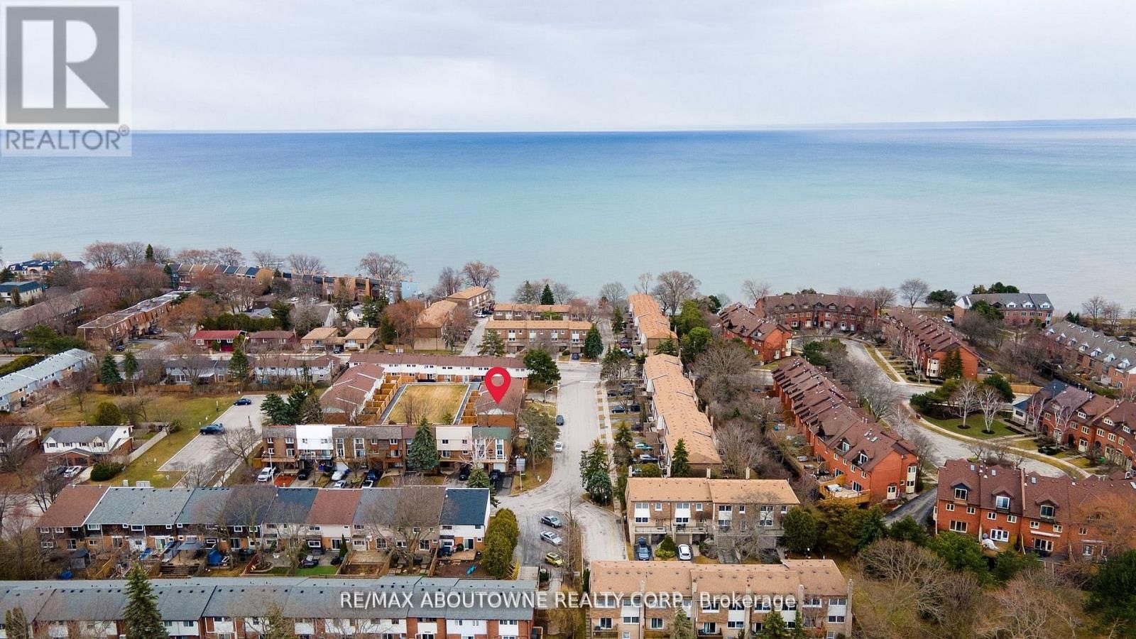 71 SARAH LANE Image 32