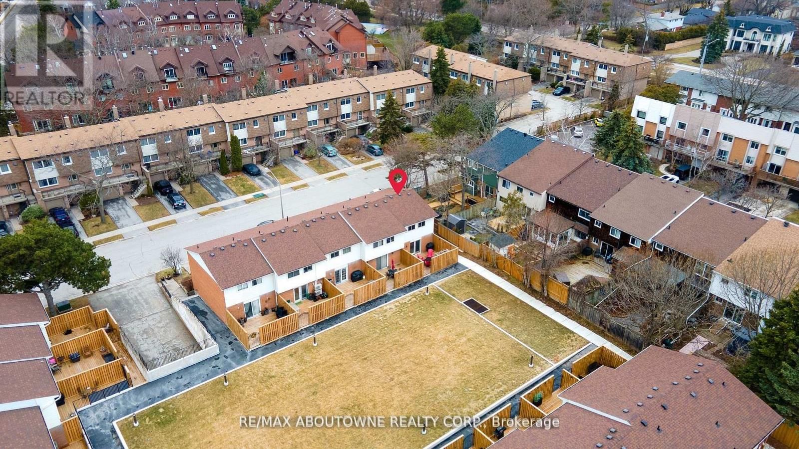 71 SARAH LANE Image 33