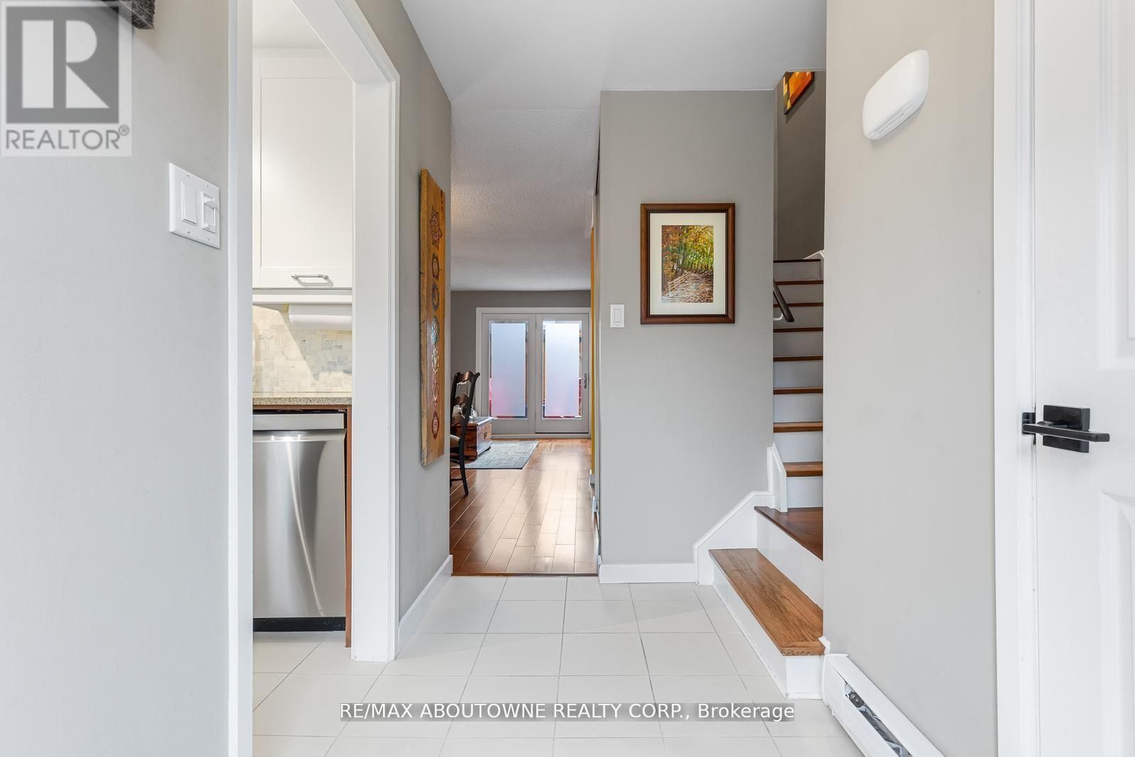 71 SARAH LANE Image 4