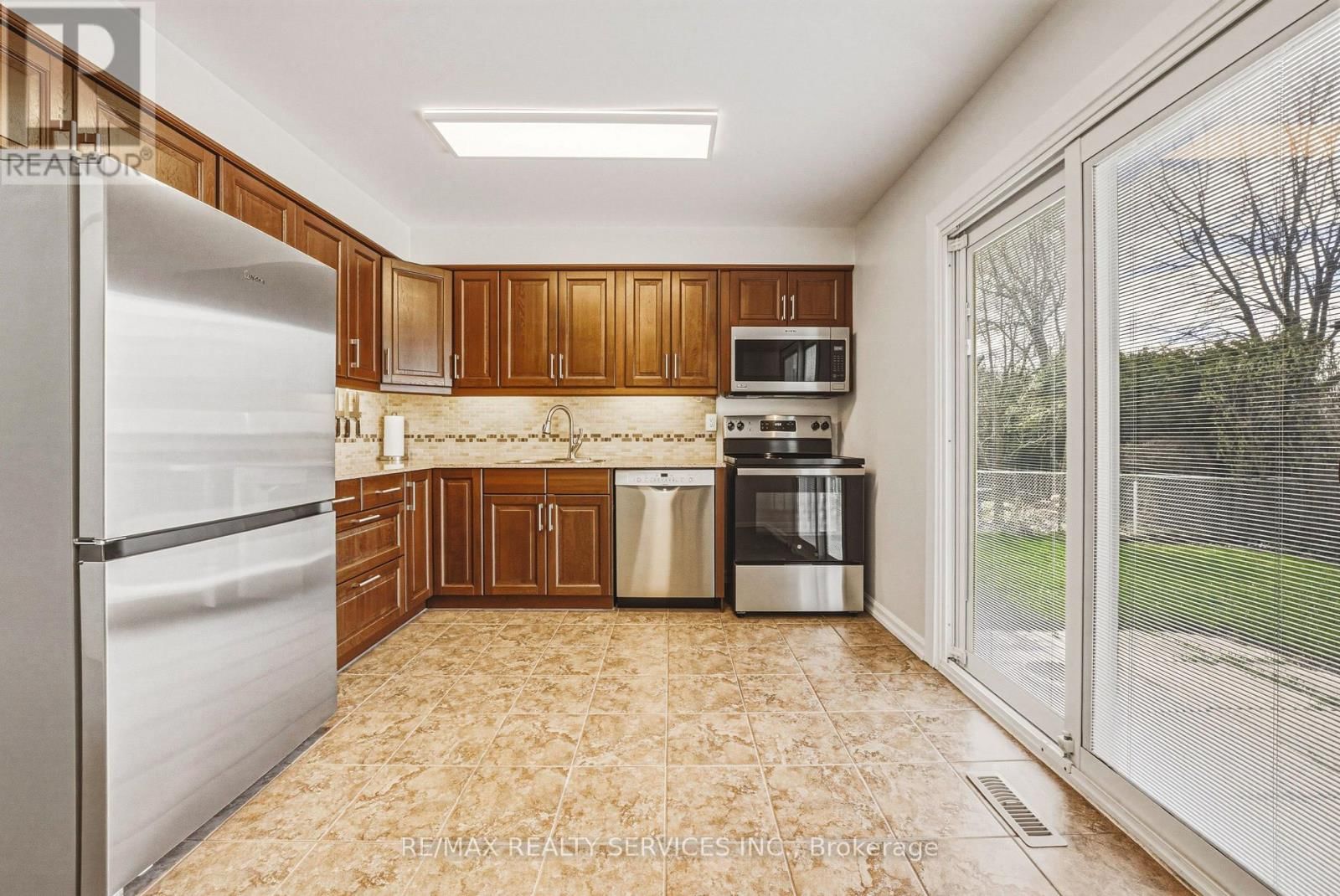 4 MOUNT FOREST DRIVE Image 12