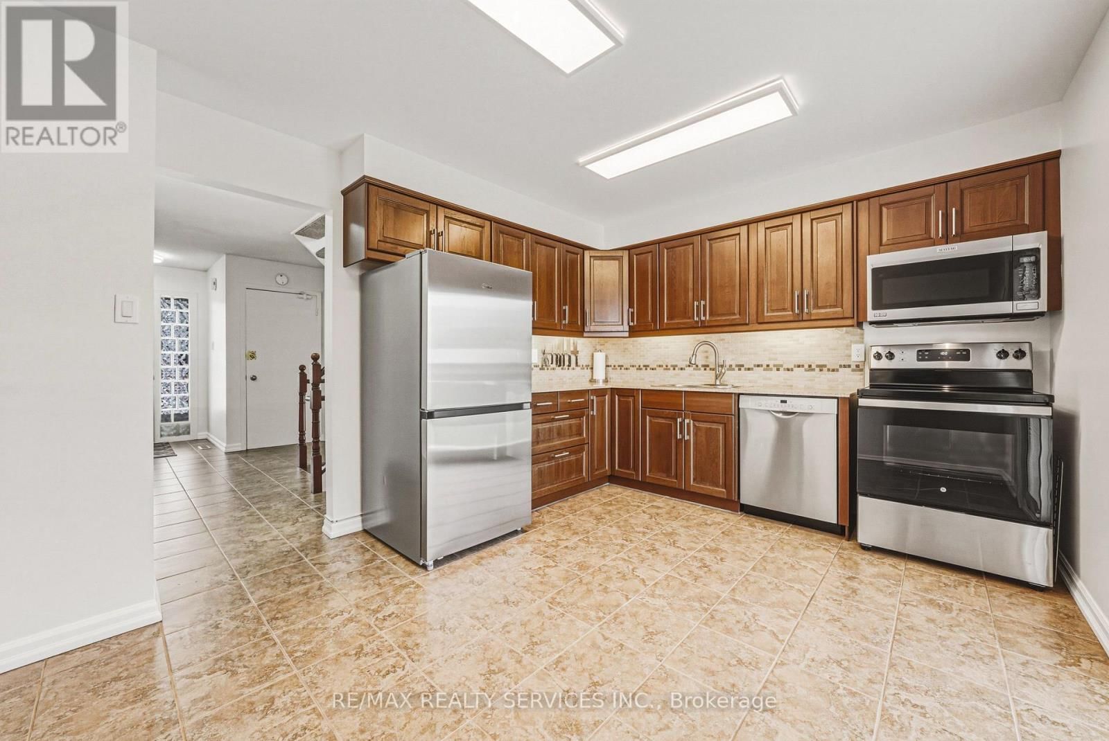 4 MOUNT FOREST DRIVE Image 14