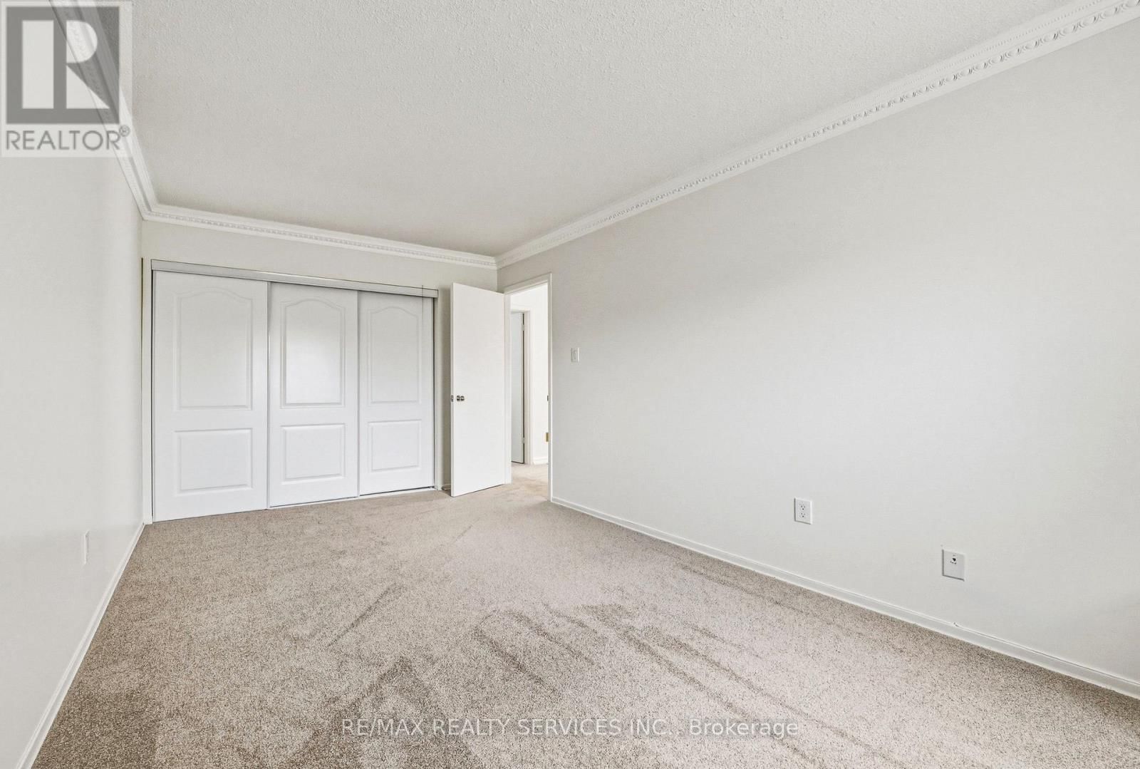 4 MOUNT FOREST DRIVE Image 17