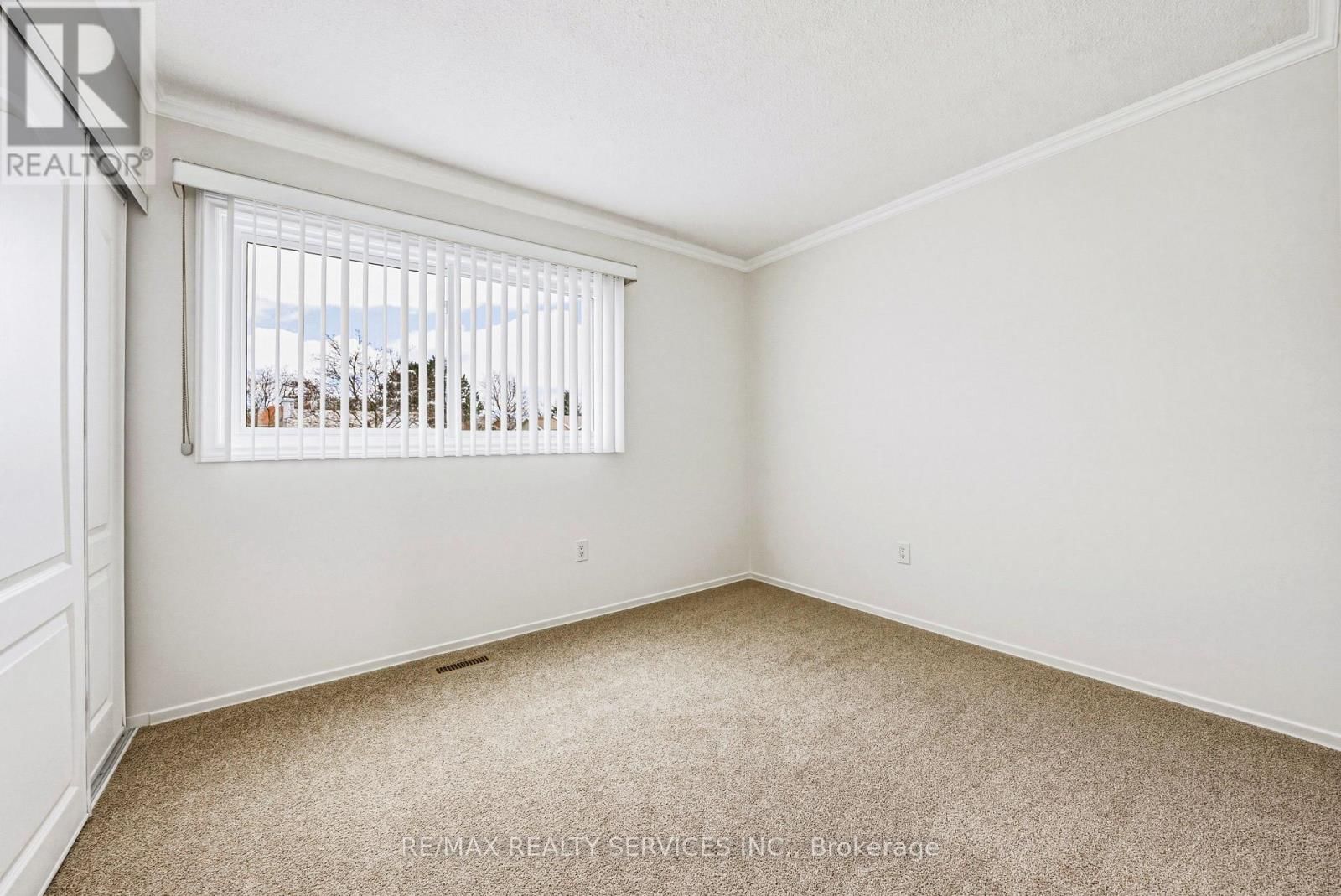 4 MOUNT FOREST DRIVE Image 18