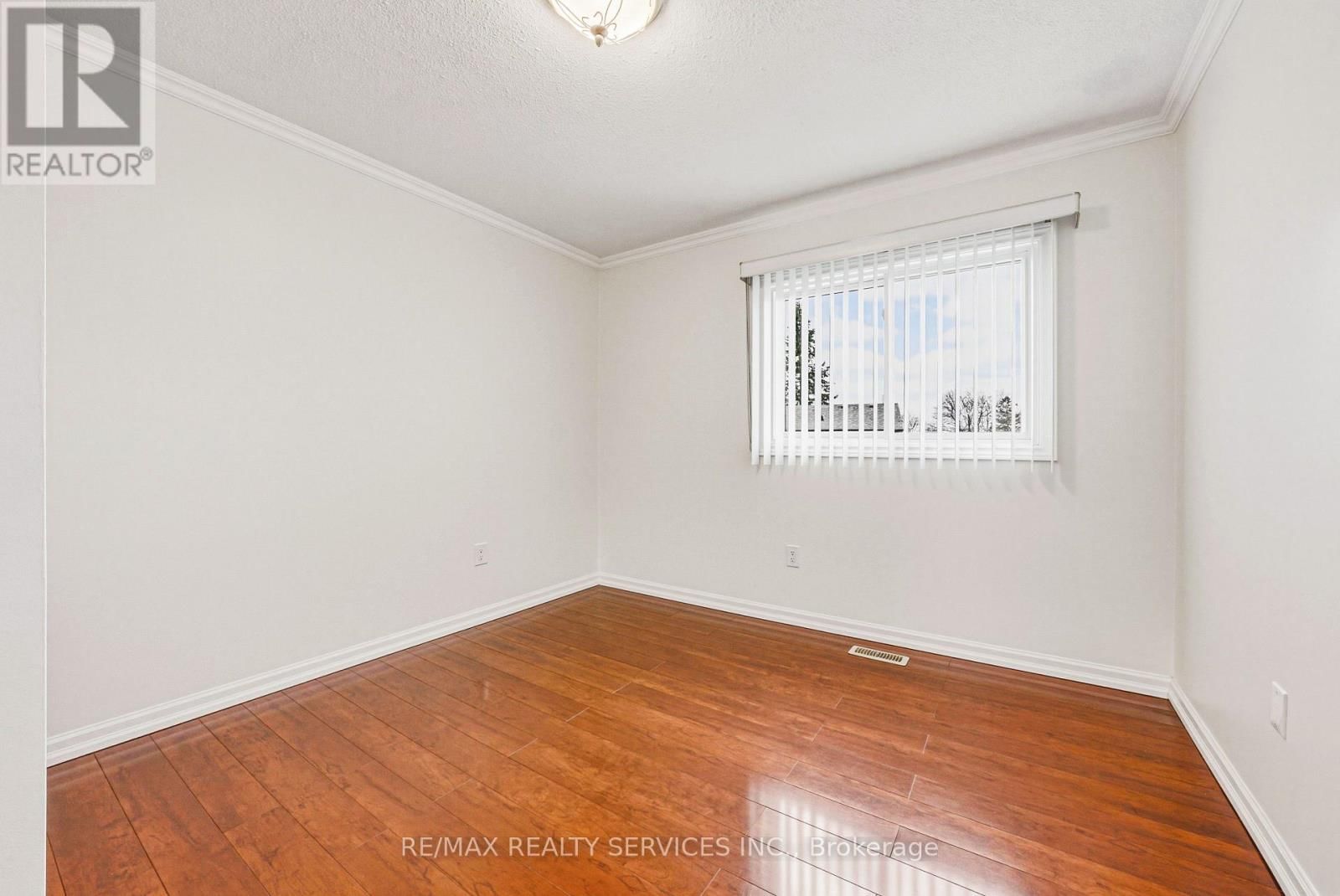 4 MOUNT FOREST DRIVE Image 20