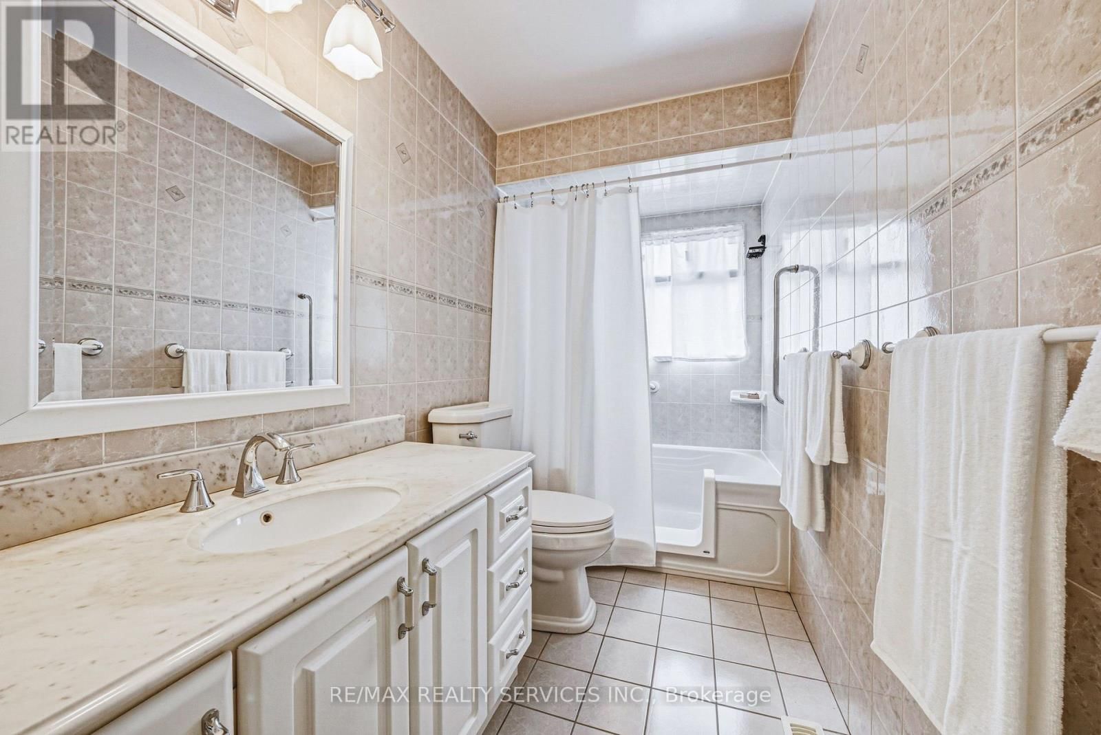 4 MOUNT FOREST DRIVE Image 22