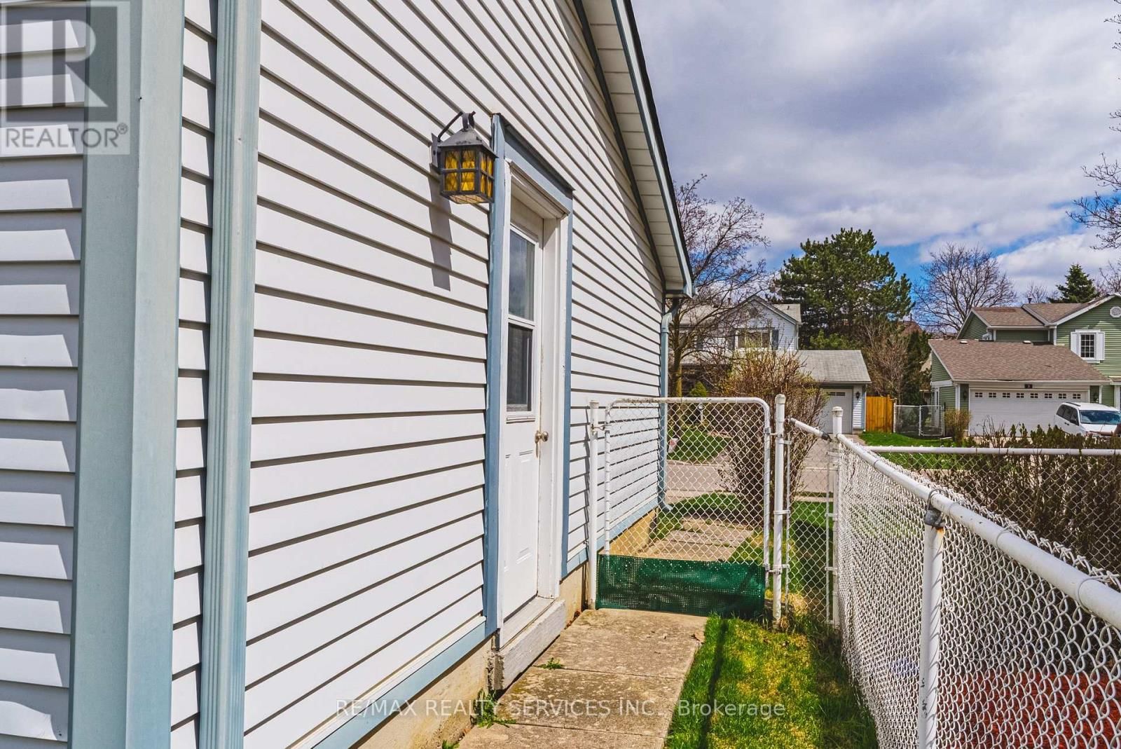 4 MOUNT FOREST DRIVE Image 32