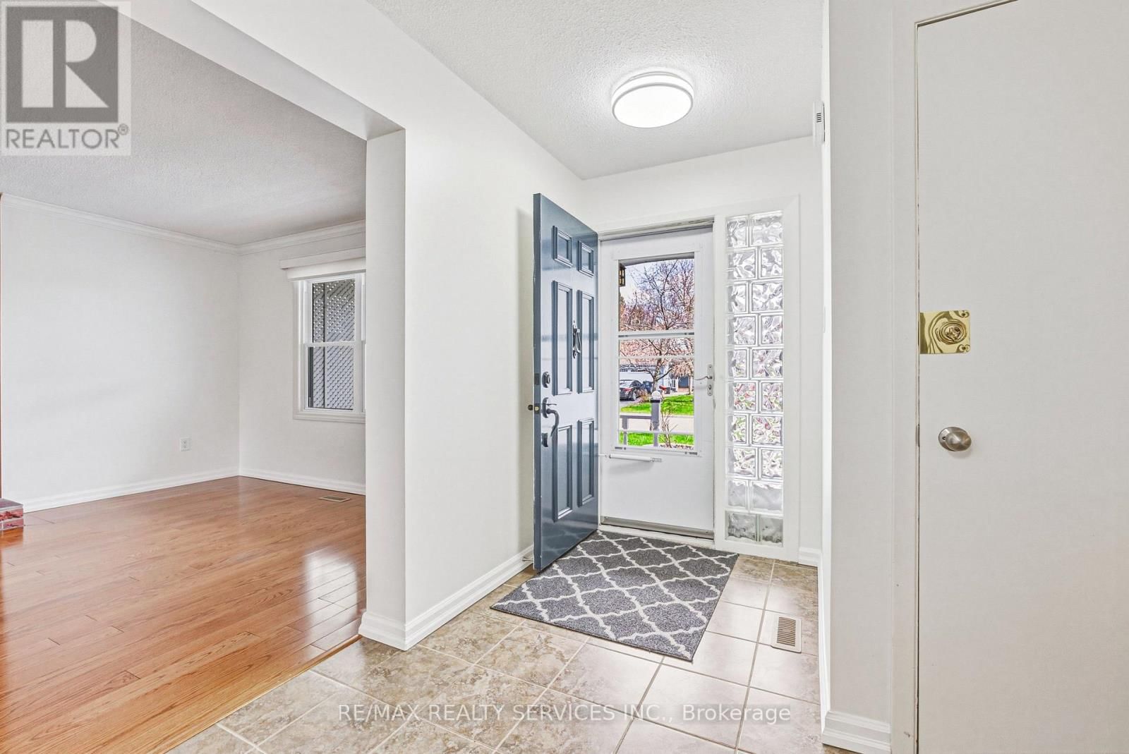 4 MOUNT FOREST DRIVE Image 4