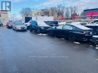 31-32 - 1772 ALBION ROAD Image 4