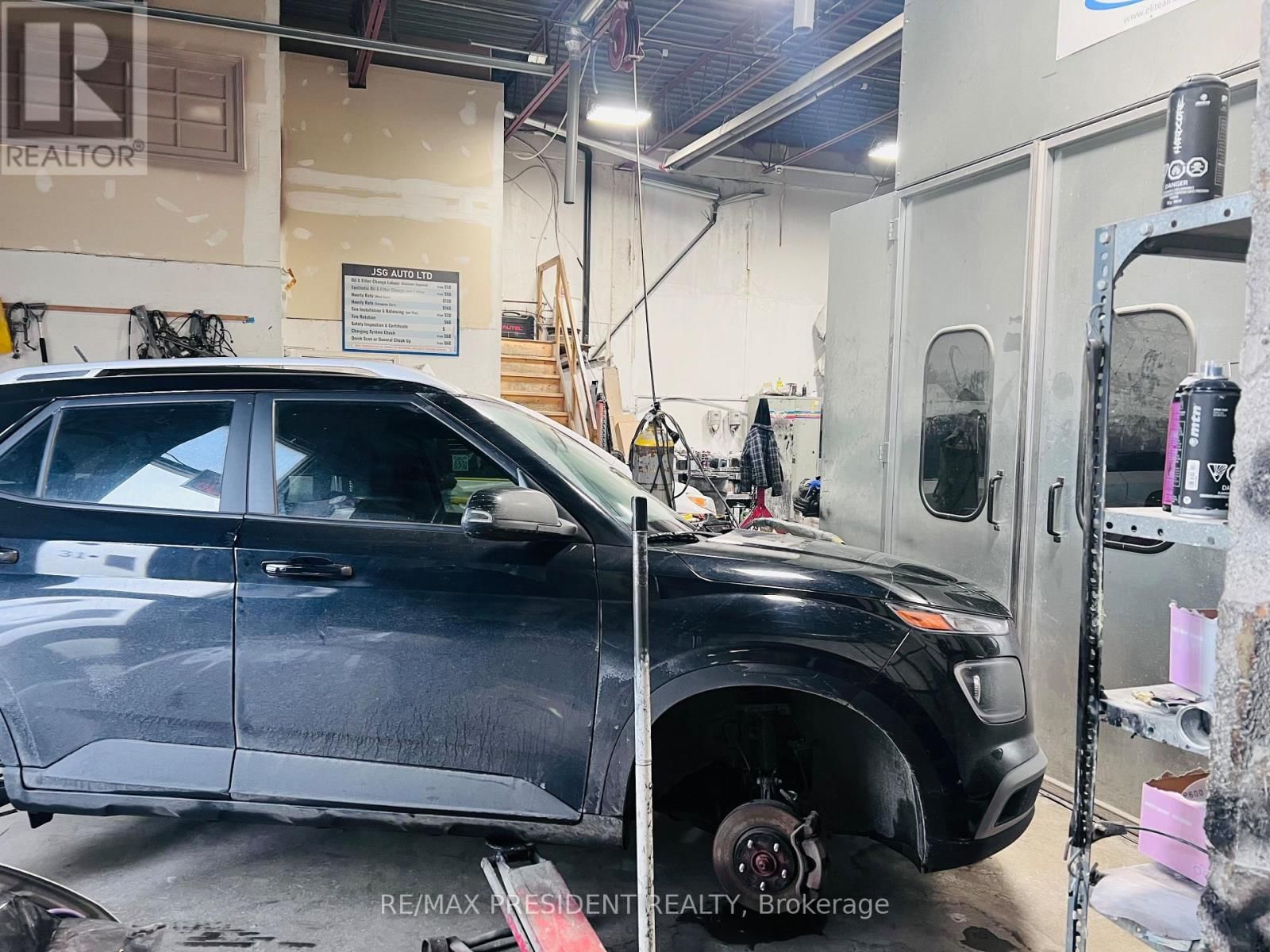 31-32 - 1772 ALBION ROAD Image 8