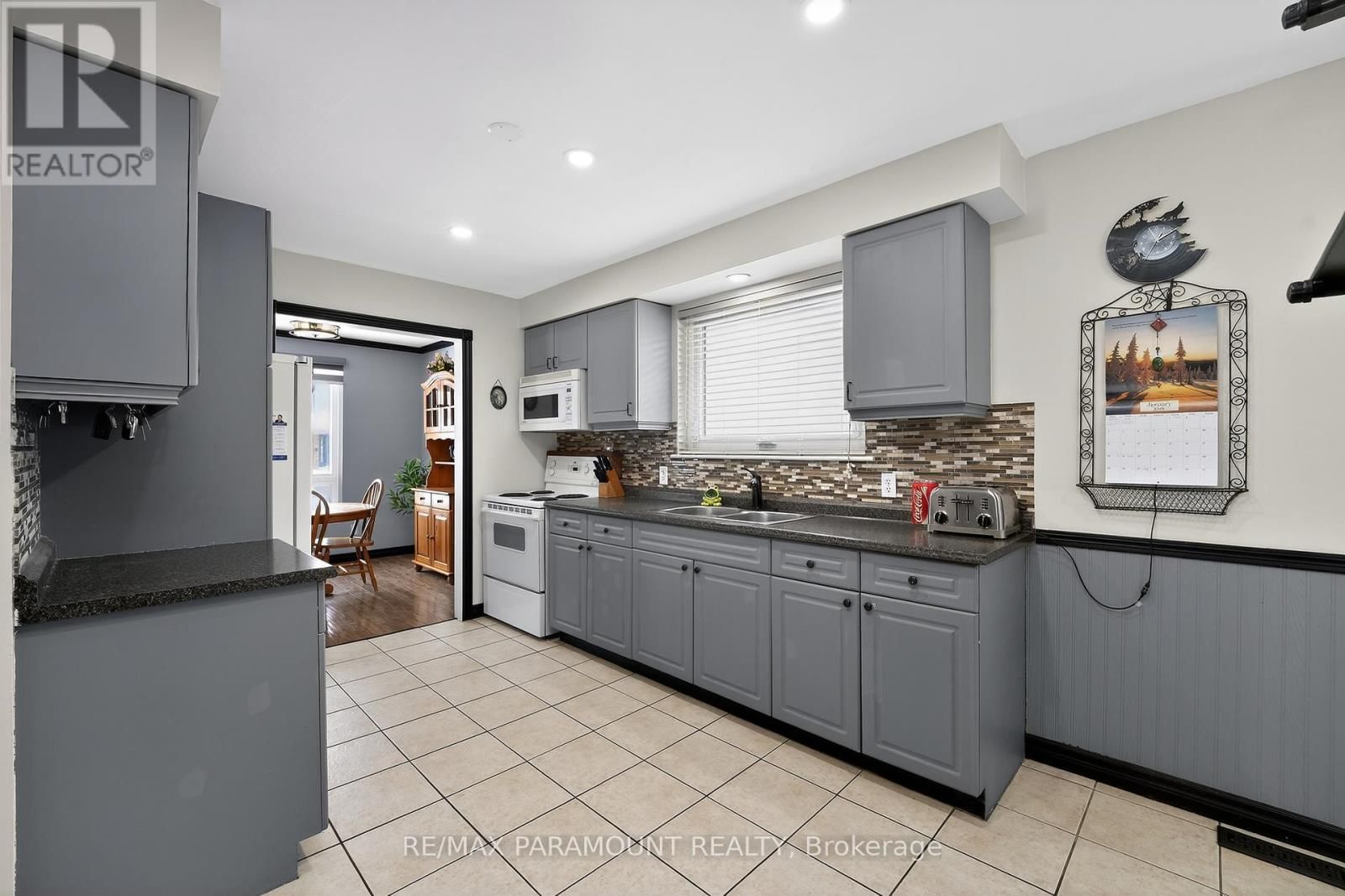 202 ARCHDEKIN DRIVE Image 14