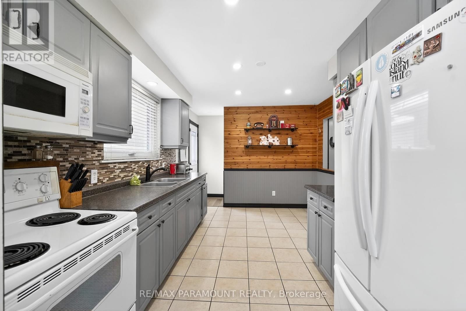 202 ARCHDEKIN DRIVE Image 15