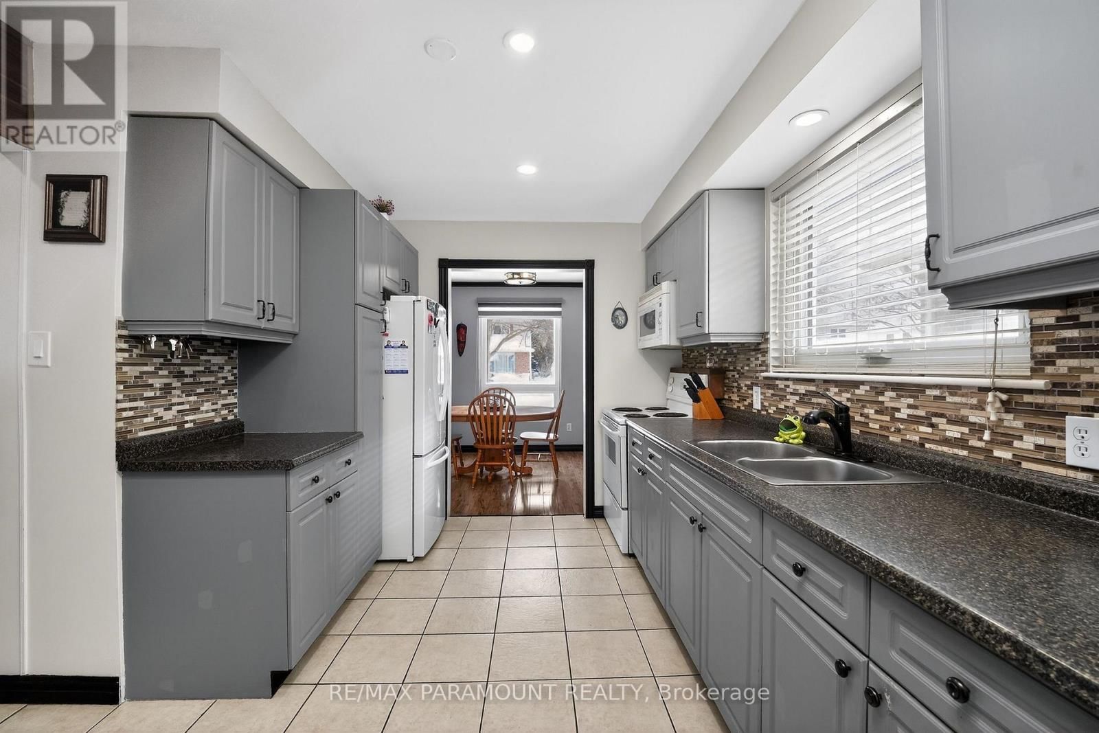 202 ARCHDEKIN DRIVE Image 16