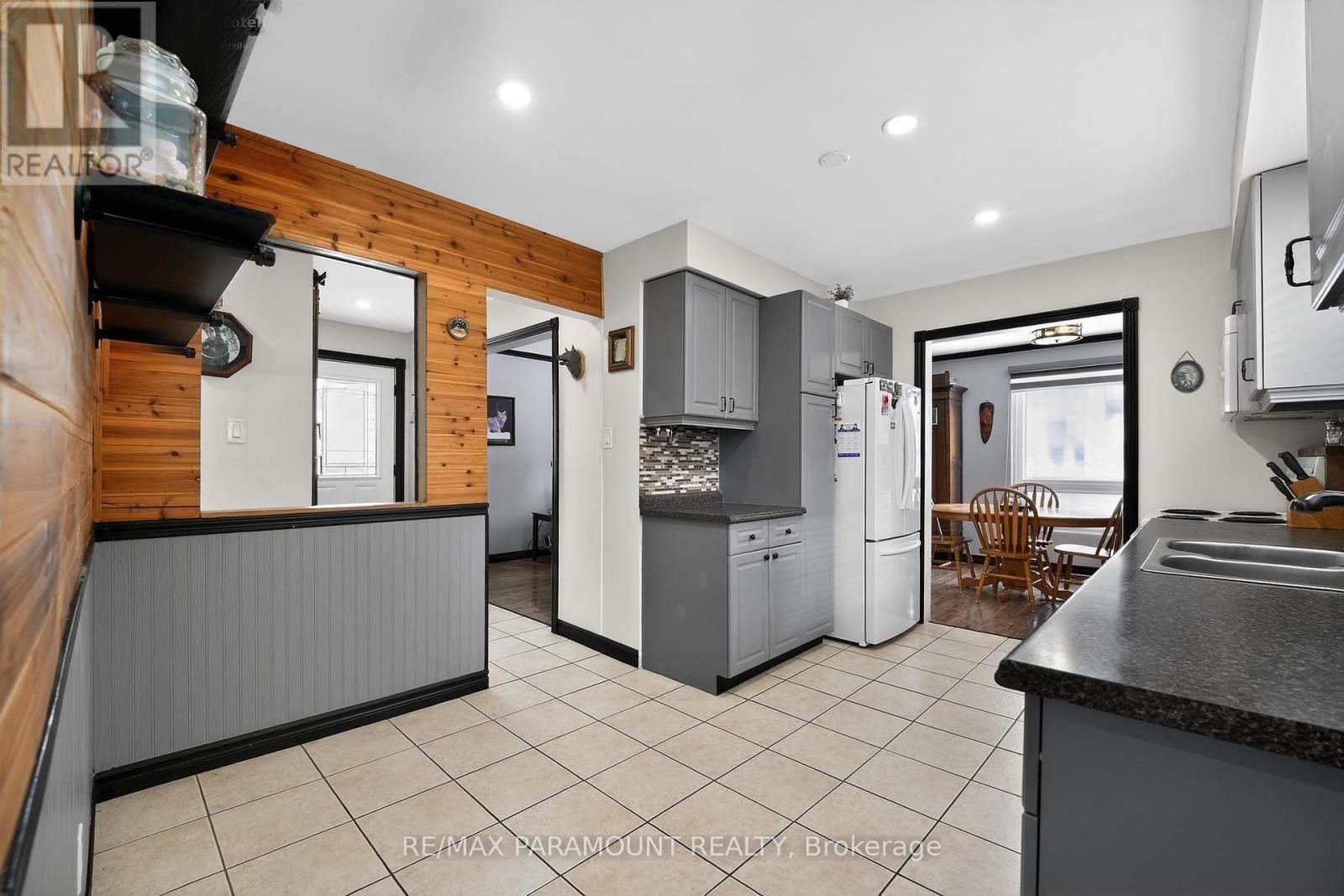 202 ARCHDEKIN DRIVE Image 18