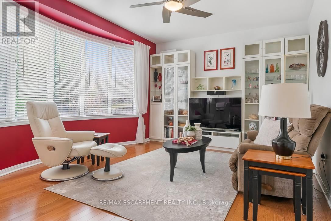 1211 BARR CRESCENT Image 10