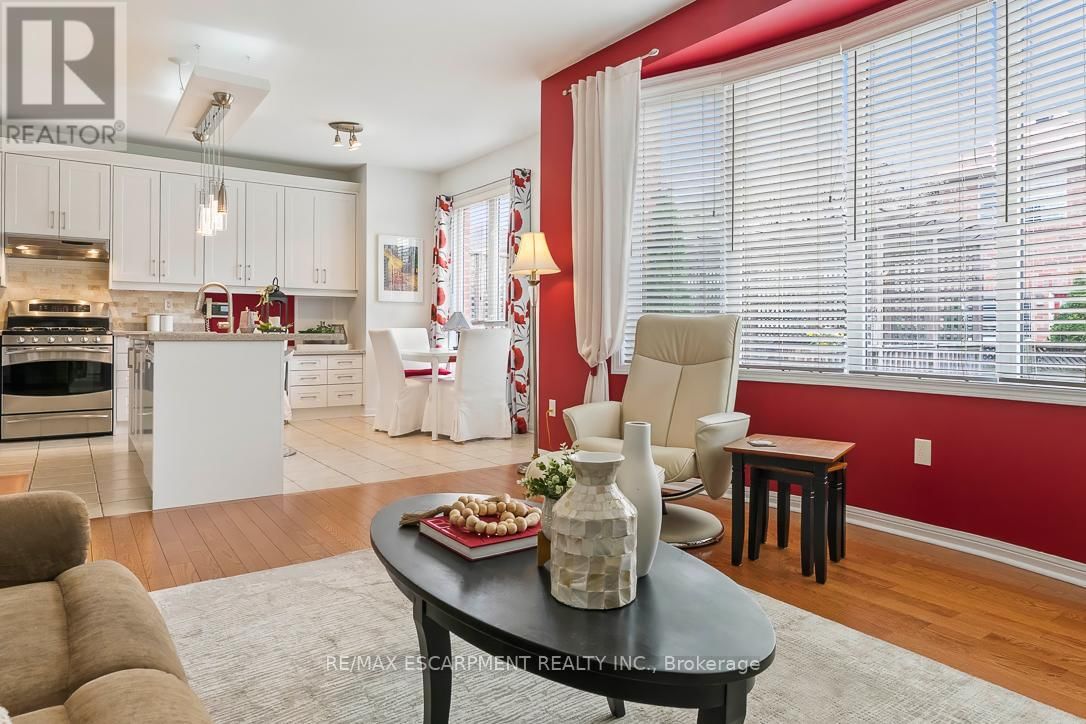 1211 BARR CRESCENT Image 13