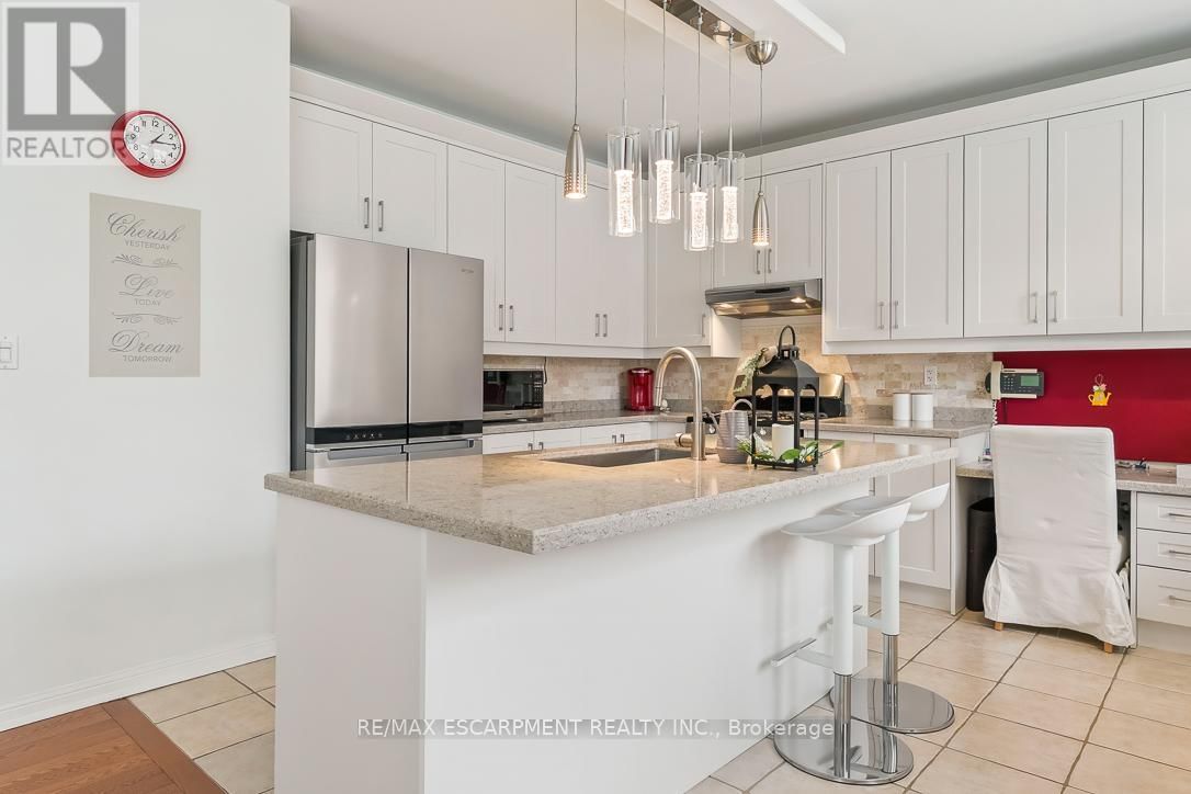 1211 BARR CRESCENT Image 15