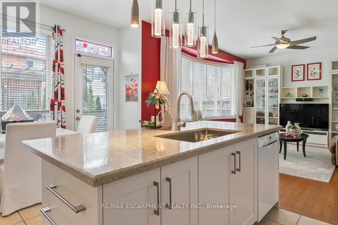 1211 BARR CRESCENT Image 17