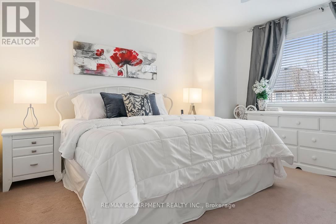 1211 BARR CRESCENT Image 23