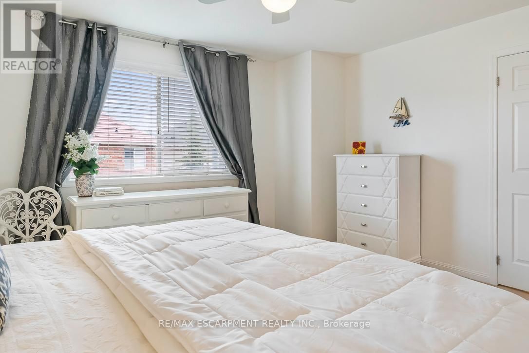 1211 BARR CRESCENT Image 24