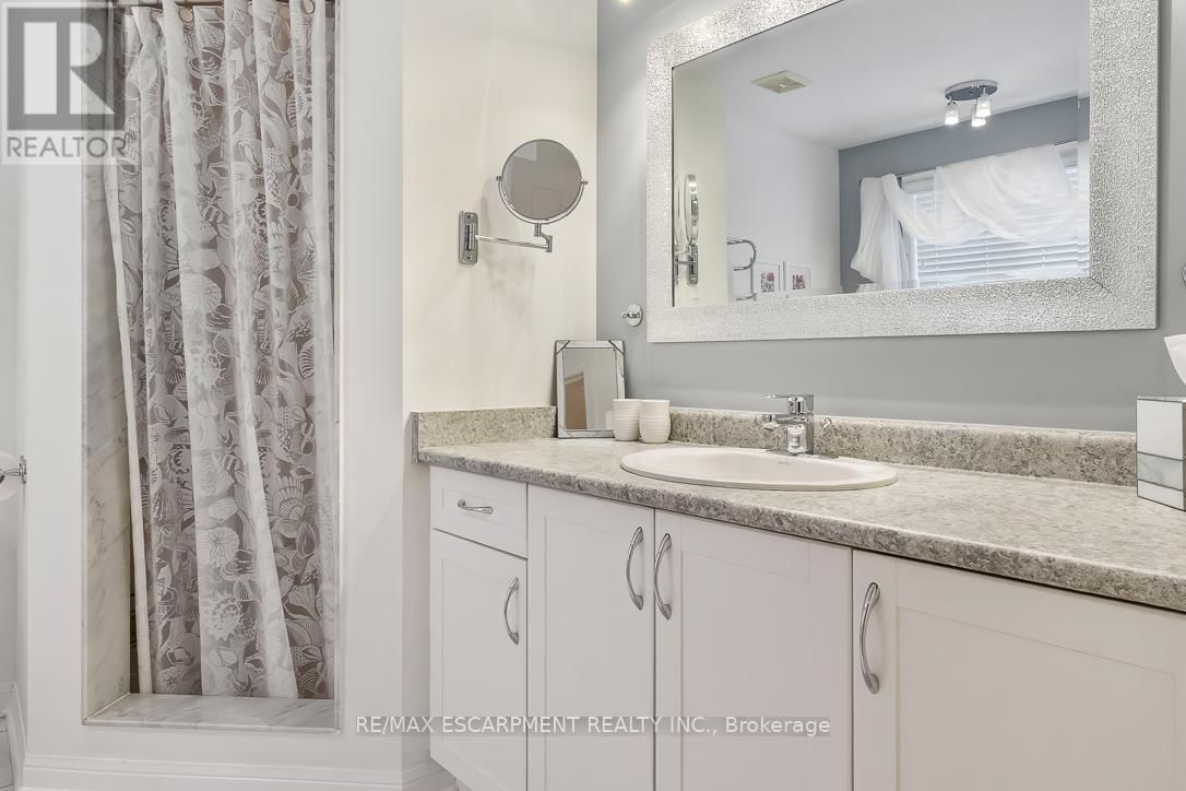 1211 BARR CRESCENT Image 25