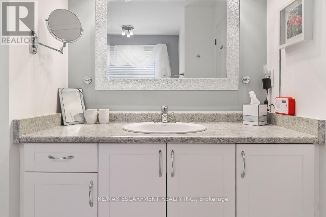 1211 BARR CRESCENT Image 26