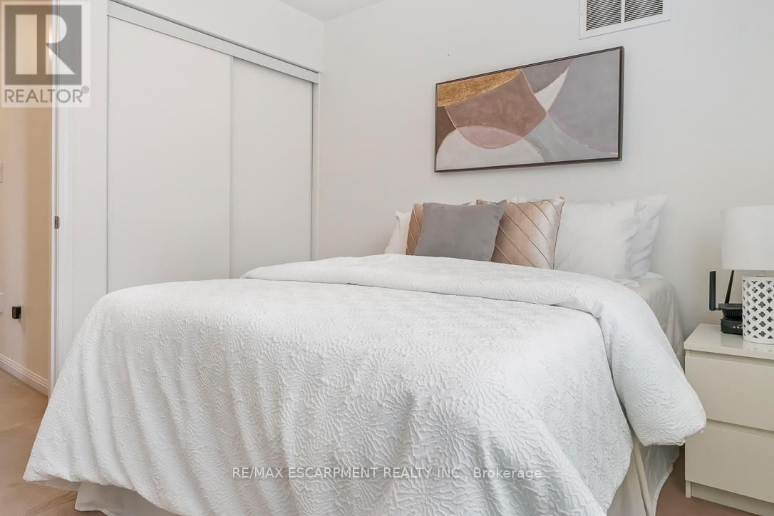 1211 BARR CRESCENT Image 29