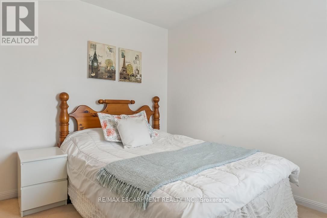 1211 BARR CRESCENT Image 30