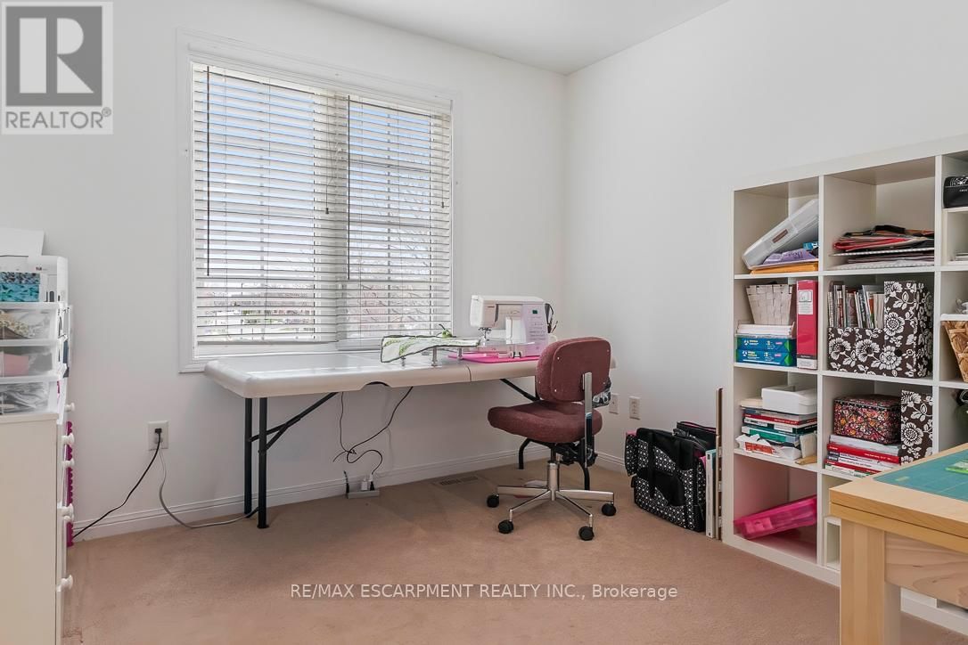 1211 BARR CRESCENT Image 32