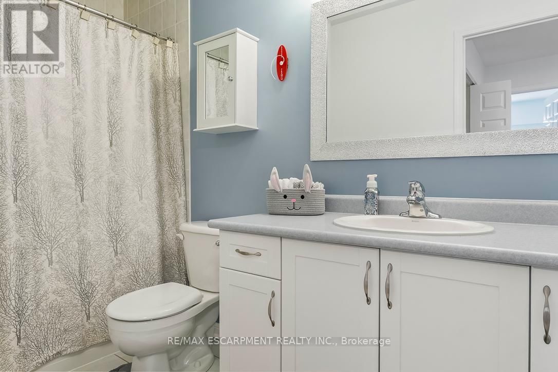 1211 BARR CRESCENT Image 33