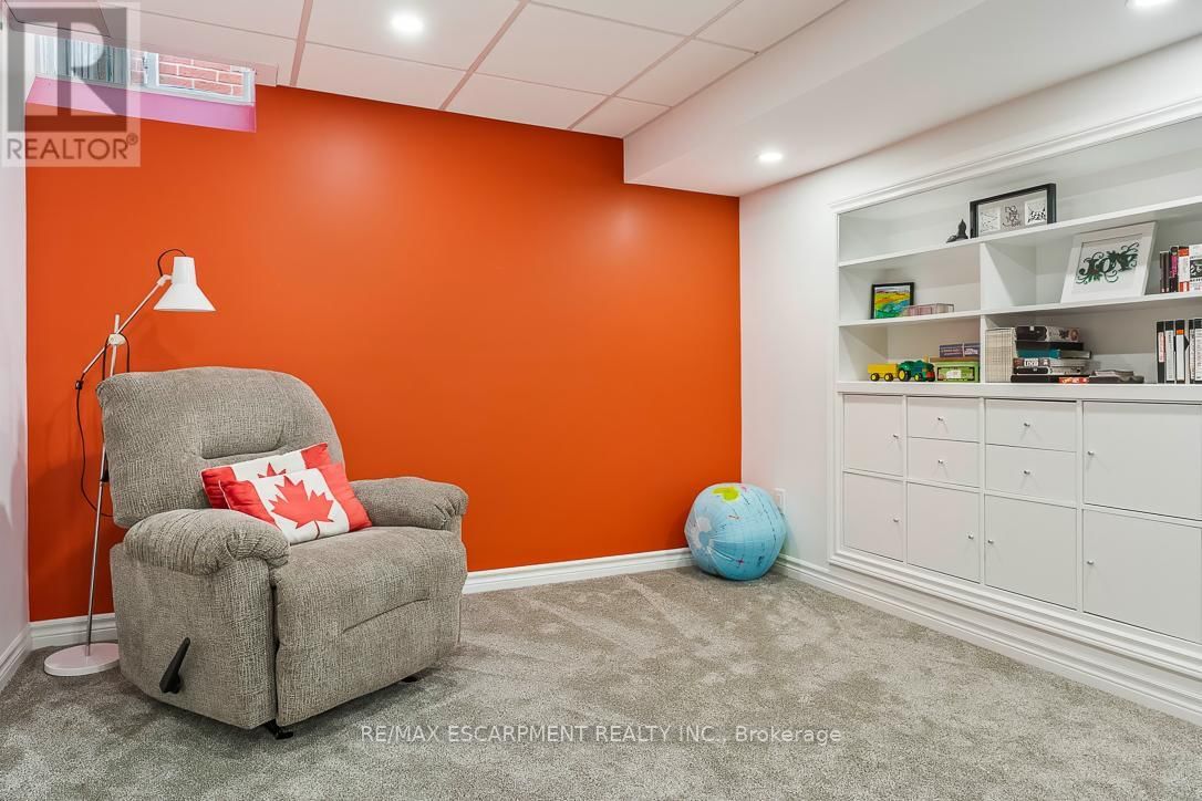 1211 BARR CRESCENT Image 39