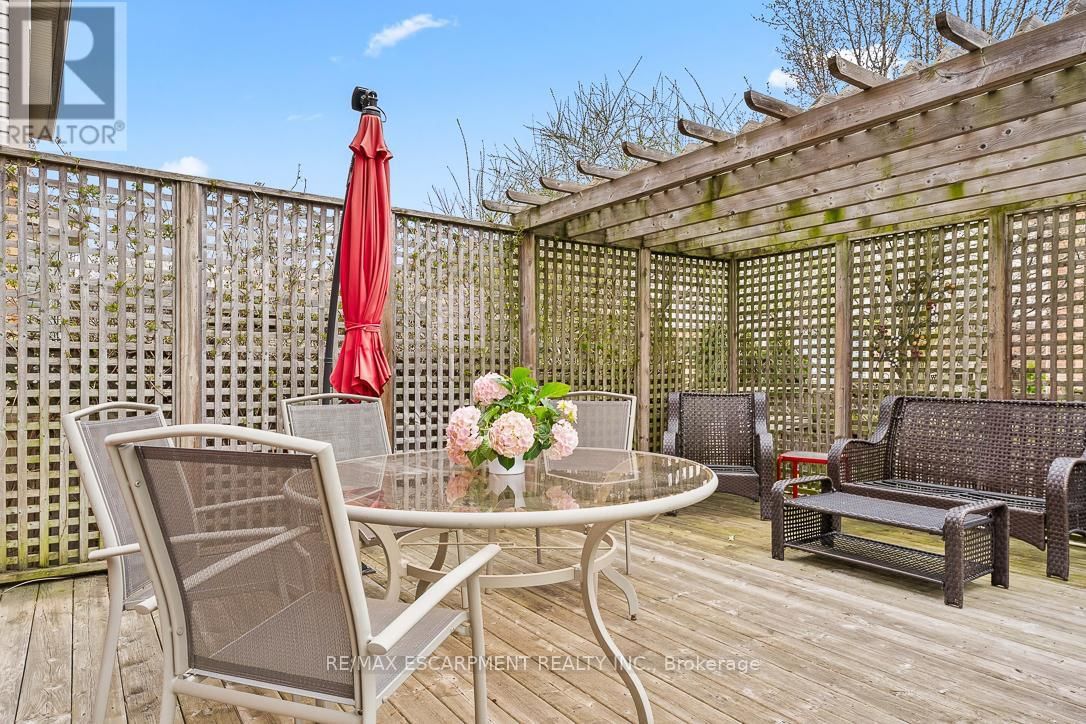 1211 BARR CRESCENT Image 42