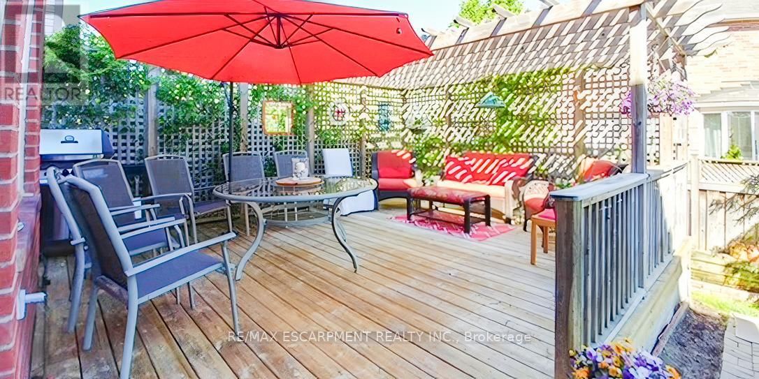 1211 BARR CRESCENT Image 45